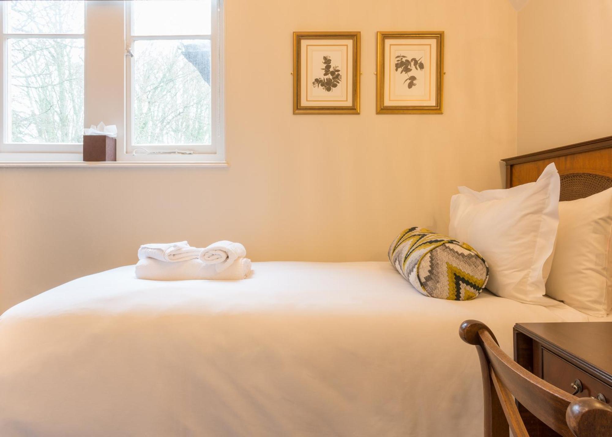 Burley Manor Otel Oda fotoğraf